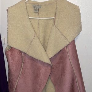 Pink vest with fur